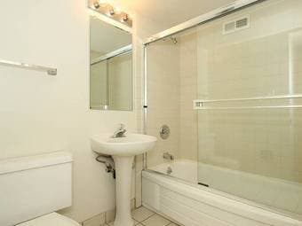 (Dec-15 - April-15) Room with private bathroom, 1.5 miles to campus 2