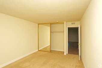 Mountain View大华附近3b2b中一间客卧出租 1