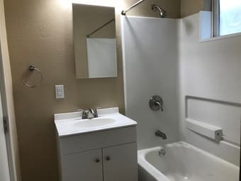 Redwood City 两室一厅全套出租 3