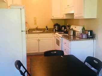 2b2b Alma Street/Stanford Villa One Bed + One Bath 4