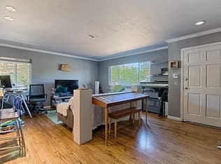 2BR/2BA duplex unit for rent in Willows neighborhood near Stanford 2