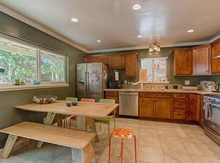 2BR/2BA duplex unit for rent in Willows neighborhood near Stanford 3