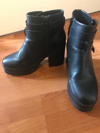 Women’s shoes size 7.5-8 4