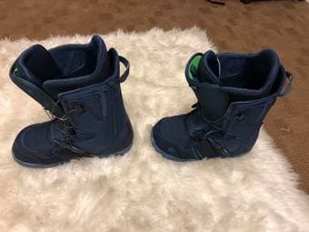 Rarely used Burton AMB Men's Snowboard boots 4