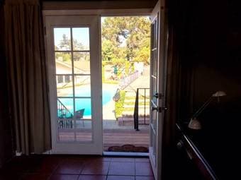 FURNISHED STUDIO IN LOS ALTOS HILLS (400ft2) 3