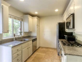 3-4 Month Lease for Vacant Room in 4Bed/2Bath House Close to Stanford 1