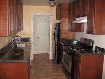 2 bedroom, 1 bath apartment near Stanford 1
