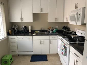 Looking for a FEMALE roommate for a 1BD/1BA in a 3BD/2BA apartment 4
