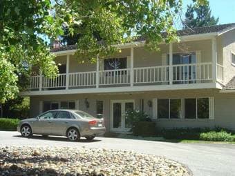 Available from May 15 : Lease Free & Fully Furnished Room 1