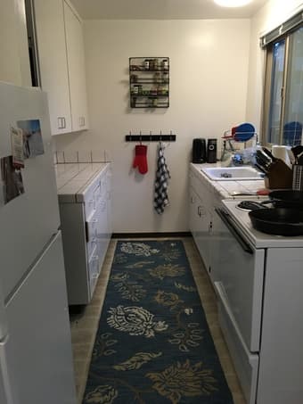 One-bedroom (with den) summer sublease, Escondido Village (two-level) 3
