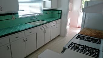 Fantastic 1 bedroom house w/Backyard, W/D. Private space 2