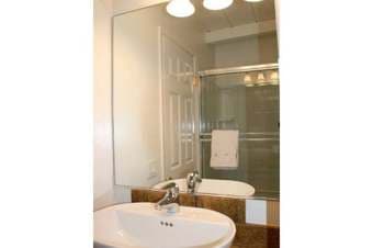 Lovely SFH Upper College Terrace May 10-Aug 30 2