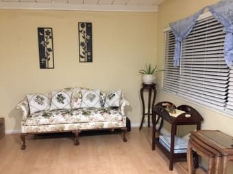 Lovely SFH Upper College Terrace May 10-Aug 30 3