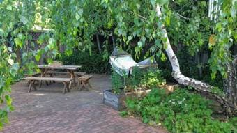 1 bedroom house w/backyard. April 15th. Washer, Dryer. Private. 1