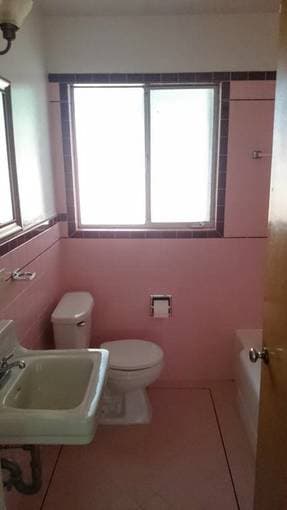 1 bedroom house w/backyard. April 15th. Washer, Dryer. Private. 2