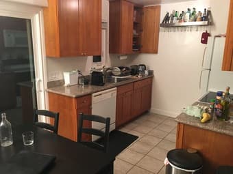Downtown Menlo Park room in 2 BR/1Ba, September 1 4