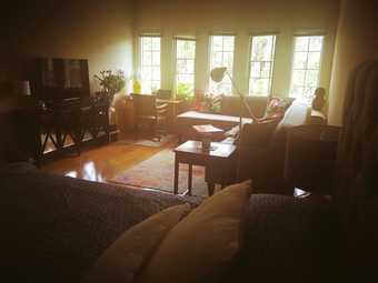 Spacious studio in Redwood City near Caltrain: sublet April 23-June 13 1