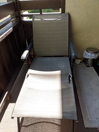 Free outdoor lounge chair 1