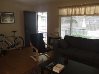 Room in downtown Menlo Park apt, available June 1st 1