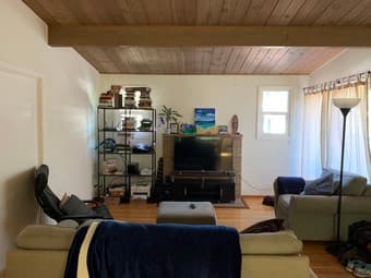 Room for $1165 (1.8mi from campus) 3