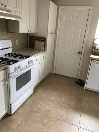 216ft2 Master Bedroom with bathroom, closet near Castro caltrain 2