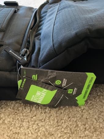 Brand new (with tag) Dakine Ski Roller Bag-Black- 200 cm - $80 1