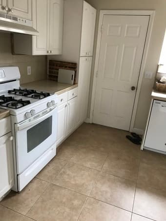 216ft2 Master Bedroom with bathroom, closet near Castro caltrain 3