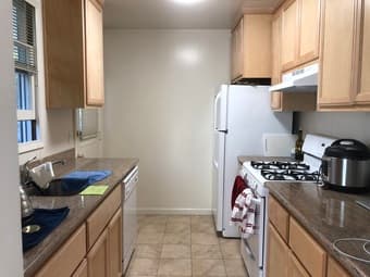 1BD near University Ave. Available June 16 4