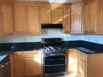 3br - 1750ft2 - /3ba Large Sunny 2 blocks to downtown (menlo park) 4