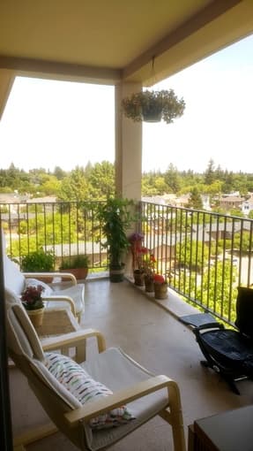 1 BR Apartment in EV for July/August - $70 p/day 2