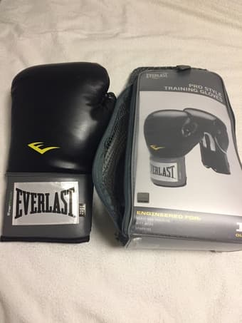 Boxing gloves like new 1