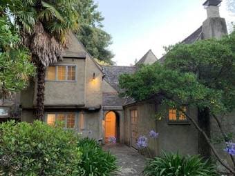 LOOKING FOR 2 ROOMMATES FOR GORGEOUS HOUSE IN DOWNTOWN PA 1