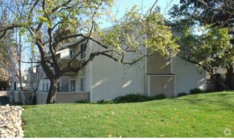 短租2B1B里的一个卧室，有家具拎包入住，7/29-8/27 1