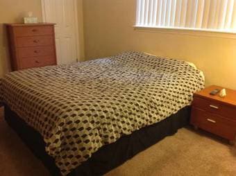 Nice room for rent in well-kept complex in Menlo Park 1