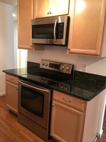 Fully Updated 2 bedroom 1 bath Condo Near Downtown Mountain View! 2