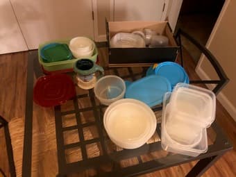 Misc tupperware, clean 1