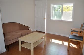 [HOUSING] Perfect pet friendly rental unit with yard! 4