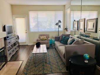 1bd/1ba available in bright, modern 2bd/2.5ba apartment near Cal. Ave 1