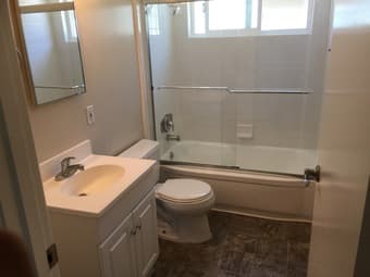 1 room available in 2BR/ 1BA near downtown Menlo Park -Available Sep 1 3