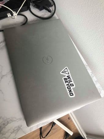 Dell XPS 15 9570 1