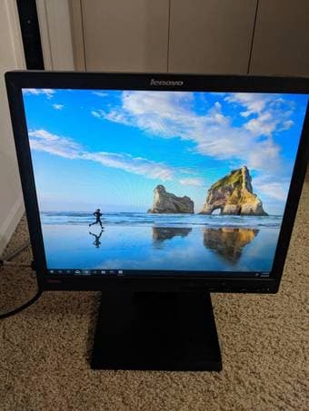Lenovo 17" Monitor 1