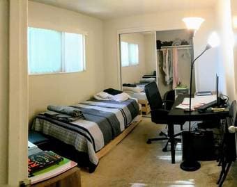 1 bedroom in 3 Bed Apt in Mountain View; Shared bathroom 1