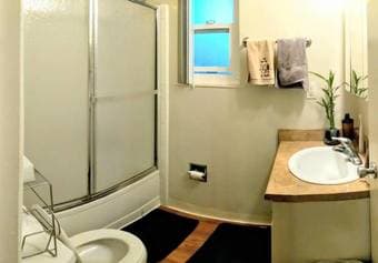 1 bedroom in 3 Bed Apt in Mountain View; Shared bathroom 2
