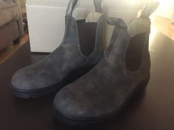 New Blundstone boots, size 8.5 US Women's 1