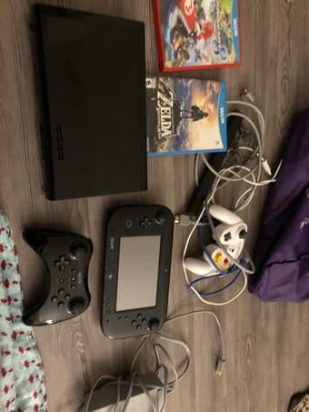 Wii U console + smash + Zelda BoTW+ Mario kart 8 1