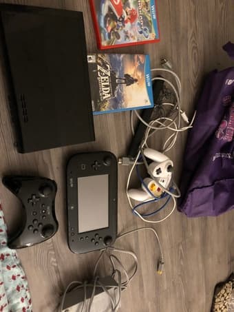 Wii U console + smash + Zelda BoTW+ Mario kart 8 2