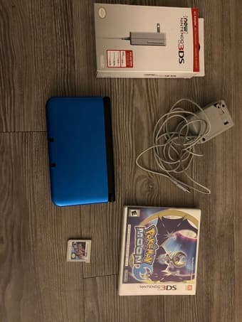 3ds xl console + smash + Pokémon moon + Pokémon Y 1