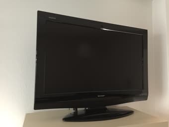 32-Inch Sharp Aquos TV/DVD Combo Unit 1