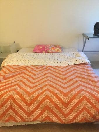 Queen size comforter 1