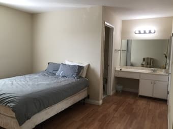 2 Master Bedrooms w/ private Bath in Beautiful Sunnyvale Townhouse 3